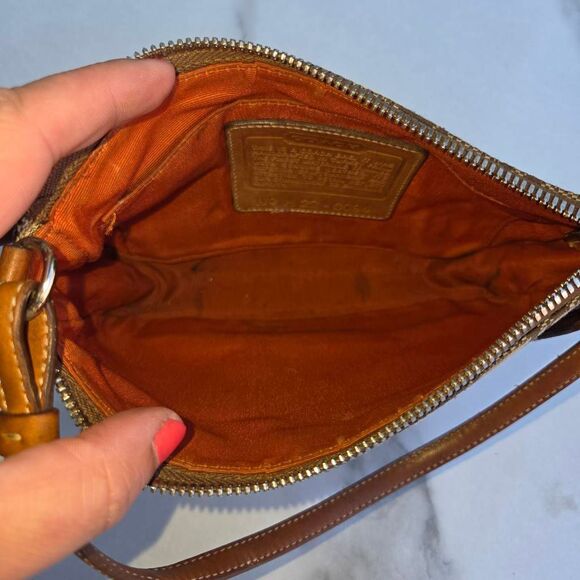 Coach Y2K - Picture 9 of 10